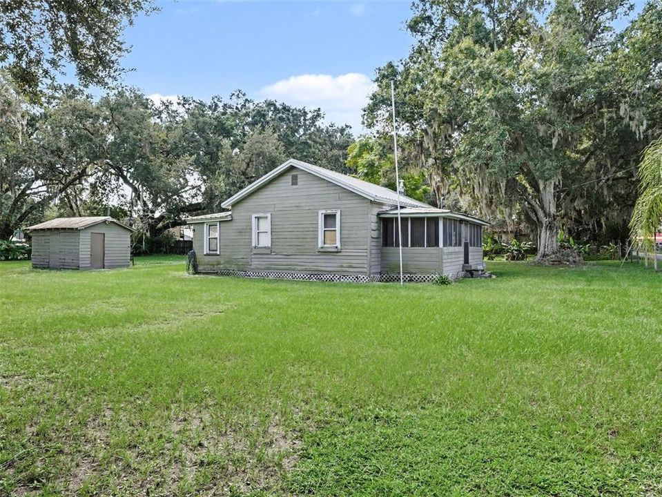 For Sale: $125,000 (3 beds, 1 baths, 900 Square Feet)