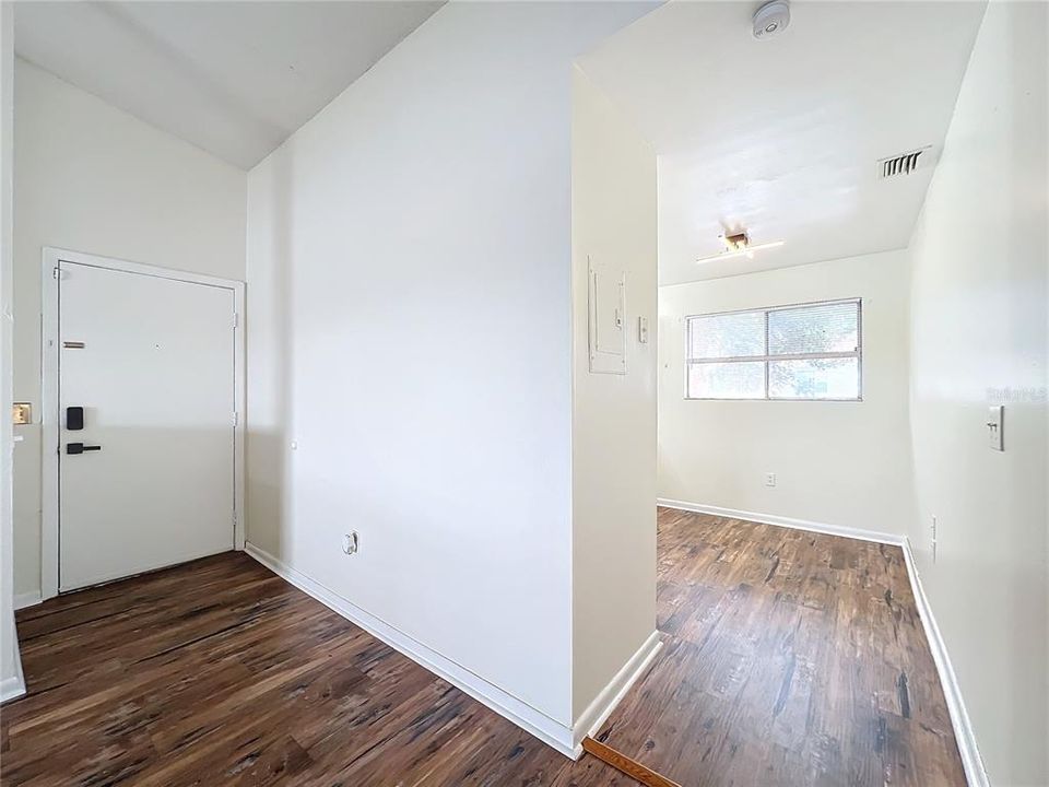 For Rent: $1,650 (3 beds, 2 baths, 1310 Square Feet)
