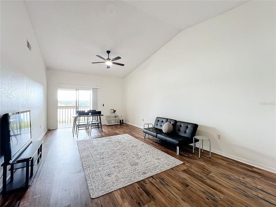For Rent: $1,650 (3 beds, 2 baths, 1310 Square Feet)