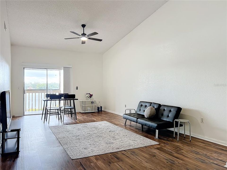 For Rent: $1,650 (3 beds, 2 baths, 1310 Square Feet)