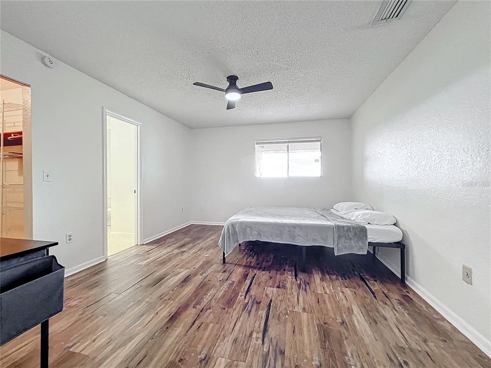For Rent: $1,650 (3 beds, 2 baths, 1310 Square Feet)
