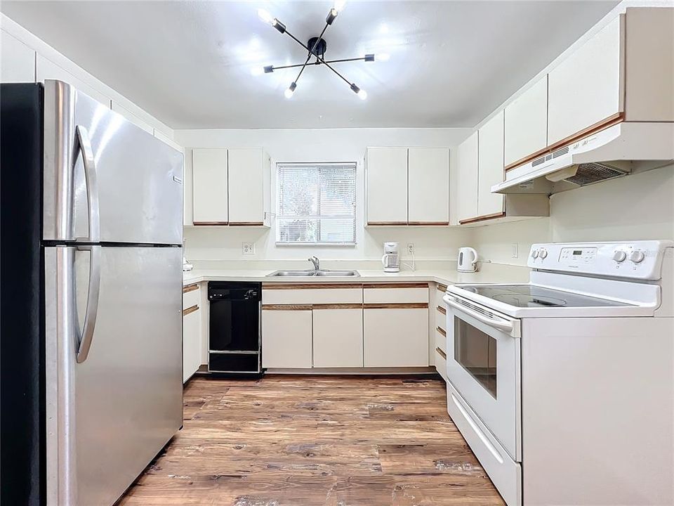 For Rent: $1,650 (3 beds, 2 baths, 1310 Square Feet)
