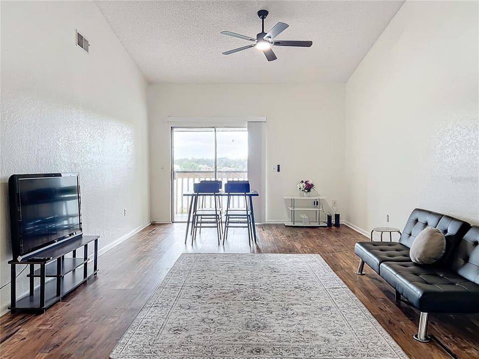 For Rent: $1,650 (3 beds, 2 baths, 1310 Square Feet)
