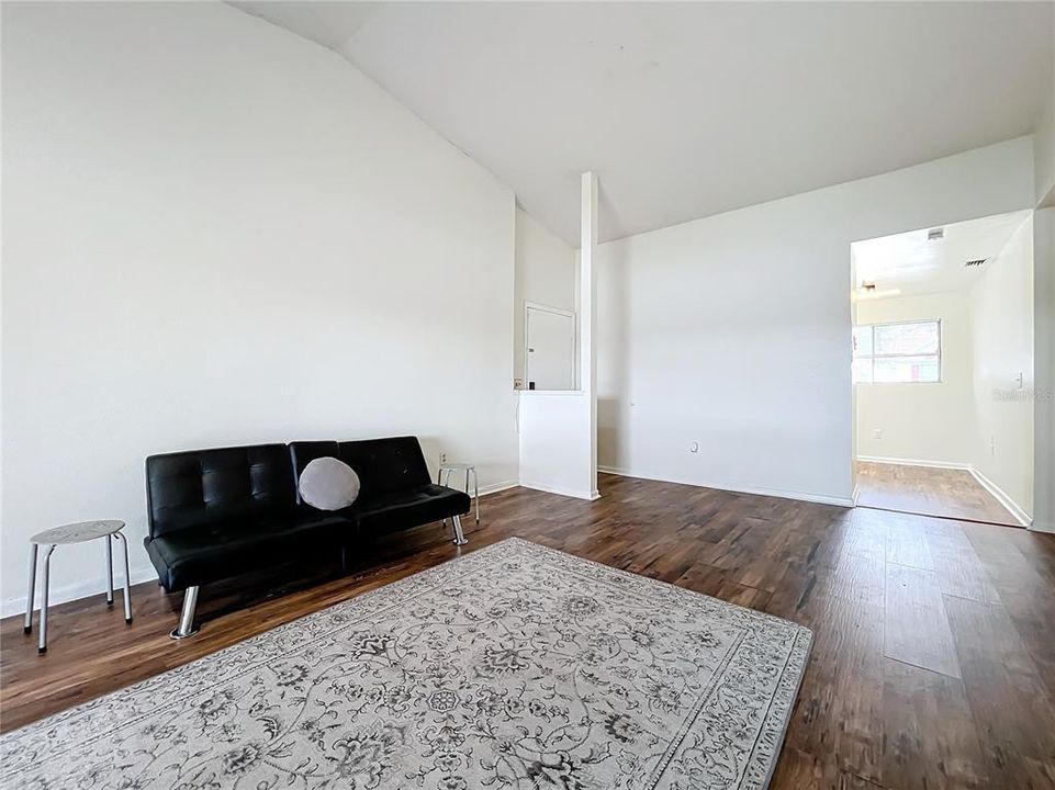 For Rent: $1,650 (3 beds, 2 baths, 1310 Square Feet)
