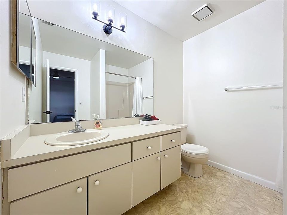 For Rent: $1,650 (3 beds, 2 baths, 1310 Square Feet)