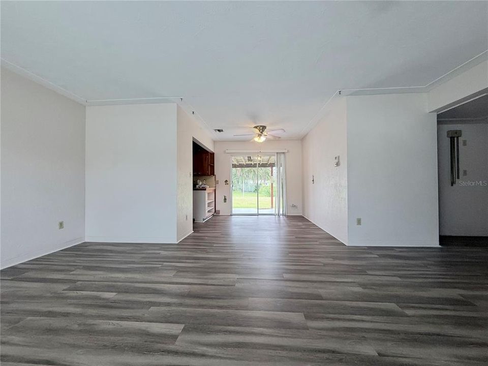 For Rent: $1,975 (2 beds, 1 baths, 936 Square Feet)