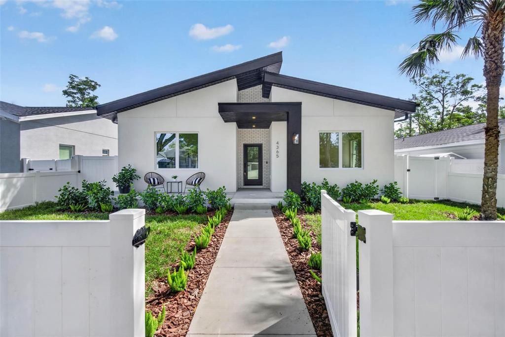 For Rent: $4,500 (4 beds, 2 baths, 1960 Square Feet)