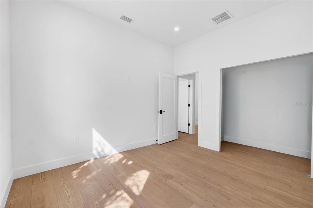 For Rent: $4,500 (4 beds, 2 baths, 1960 Square Feet)