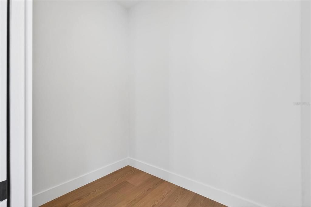 For Rent: $4,500 (4 beds, 2 baths, 1960 Square Feet)