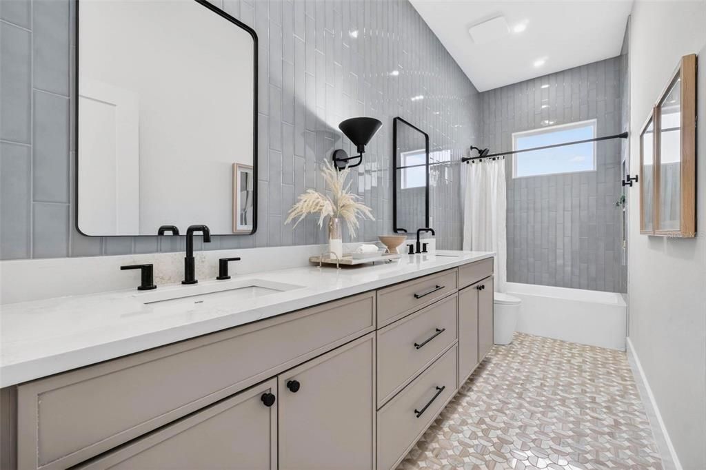 For Rent: $4,500 (4 beds, 2 baths, 1960 Square Feet)