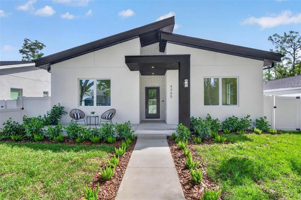 For Rent: $4,500 (4 beds, 2 baths, 1960 Square Feet)