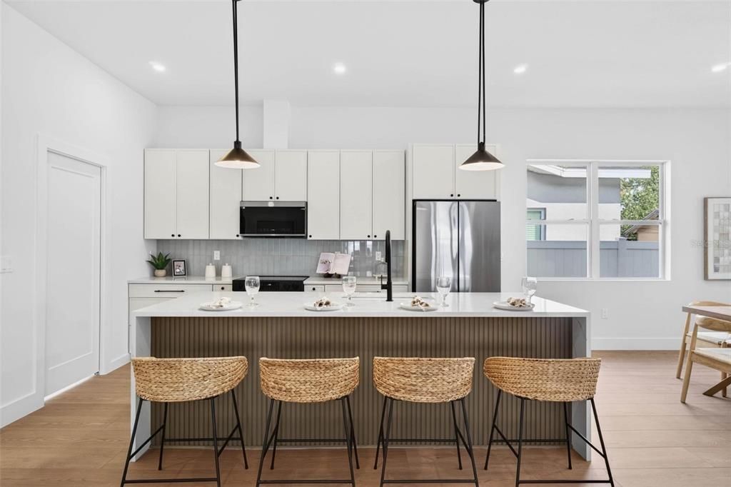 For Rent: $4,500 (4 beds, 2 baths, 1960 Square Feet)