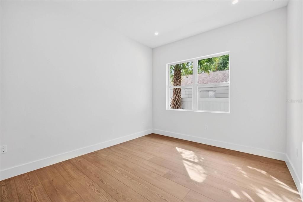 For Rent: $4,500 (4 beds, 2 baths, 1960 Square Feet)