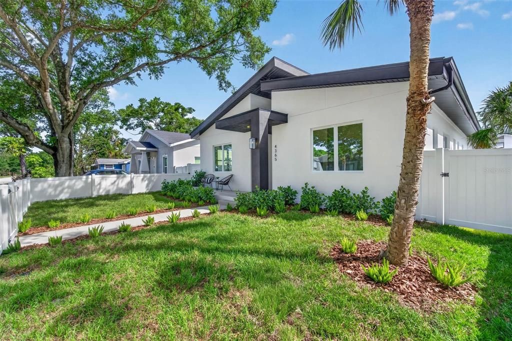 For Rent: $4,500 (4 beds, 2 baths, 1960 Square Feet)