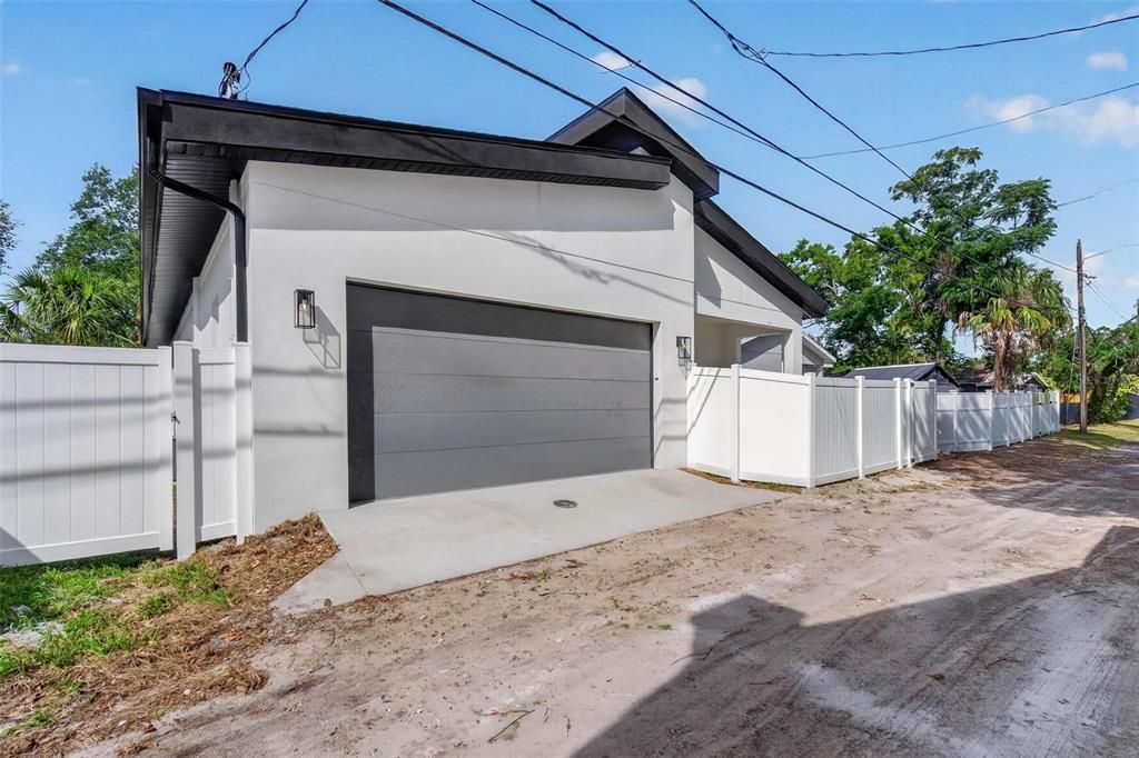 For Rent: $4,500 (4 beds, 2 baths, 1960 Square Feet)