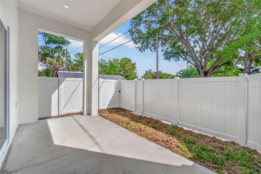 For Rent: $4,500 (4 beds, 2 baths, 1960 Square Feet)