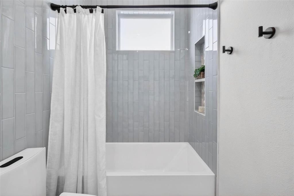 For Rent: $4,500 (4 beds, 2 baths, 1960 Square Feet)