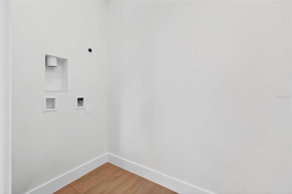 For Rent: $4,500 (4 beds, 2 baths, 1960 Square Feet)
