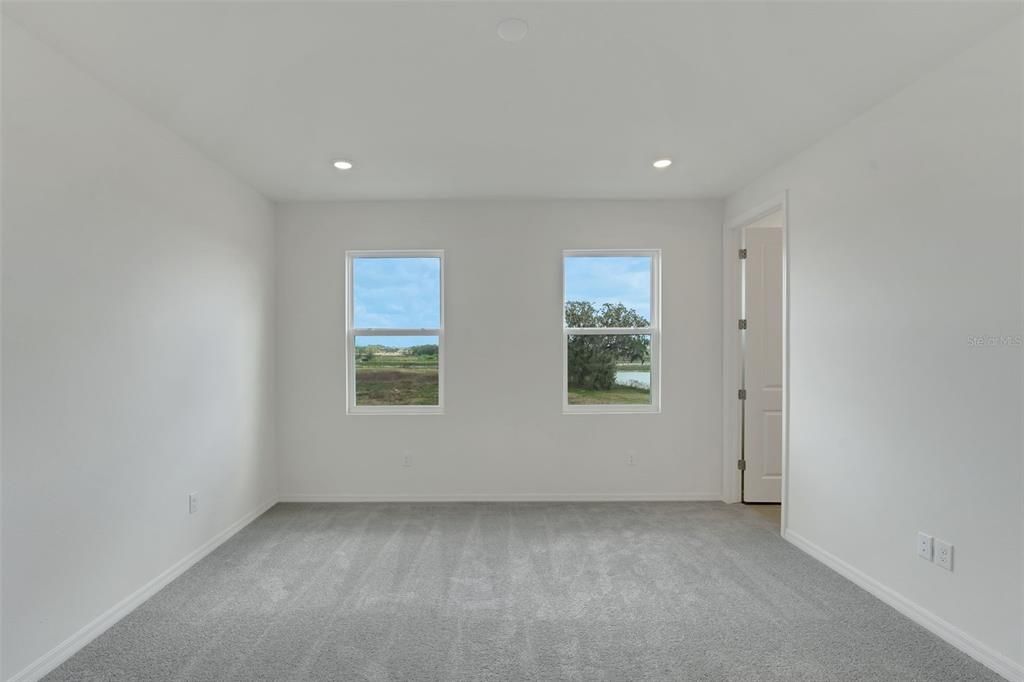 合同活跃: $259,990 (3 贝兹, 2 浴室, 1419 平方英尺)