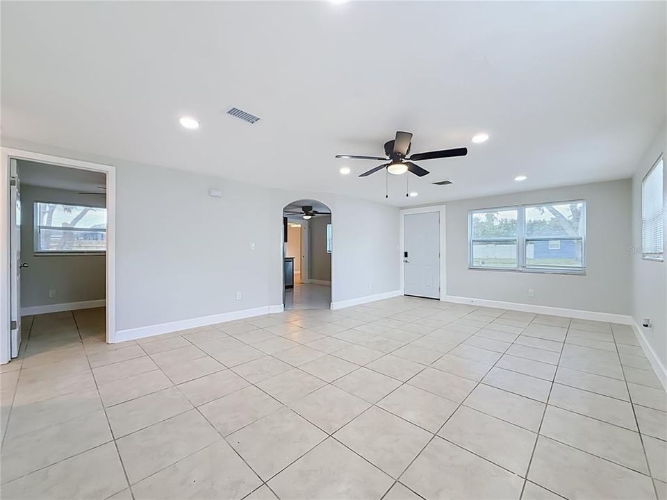 For Sale: $389,800 (4 beds, 2 baths, 1276 Square Feet)
