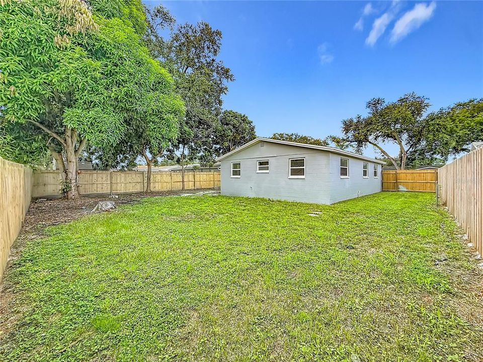 For Sale: $389,800 (4 beds, 2 baths, 1276 Square Feet)