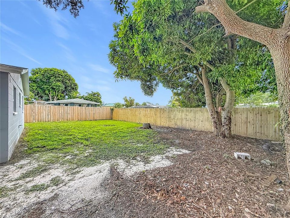 For Sale: $389,800 (4 beds, 2 baths, 1276 Square Feet)