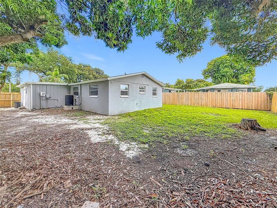 For Sale: $389,800 (4 beds, 2 baths, 1276 Square Feet)