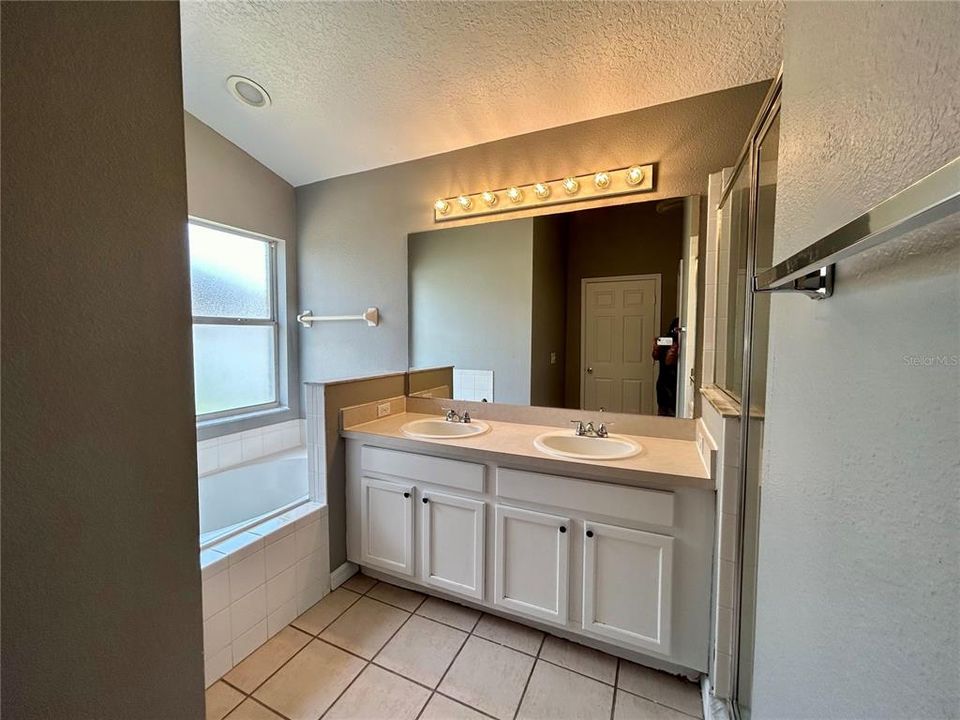 For Rent: $1,995 (4 beds, 2 baths, 1804 Square Feet)