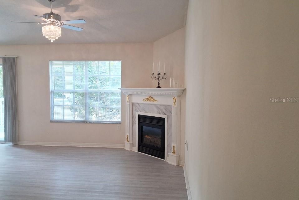 For Sale: $199,900 (1 beds, 1 baths, 965 Square Feet)