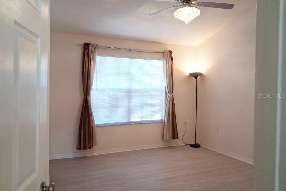 For Sale: $199,900 (1 beds, 1 baths, 965 Square Feet)