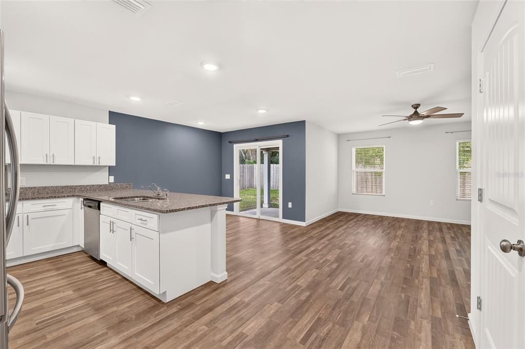 For Sale: $280,000 (4 beds, 2 baths, 1602 Square Feet)