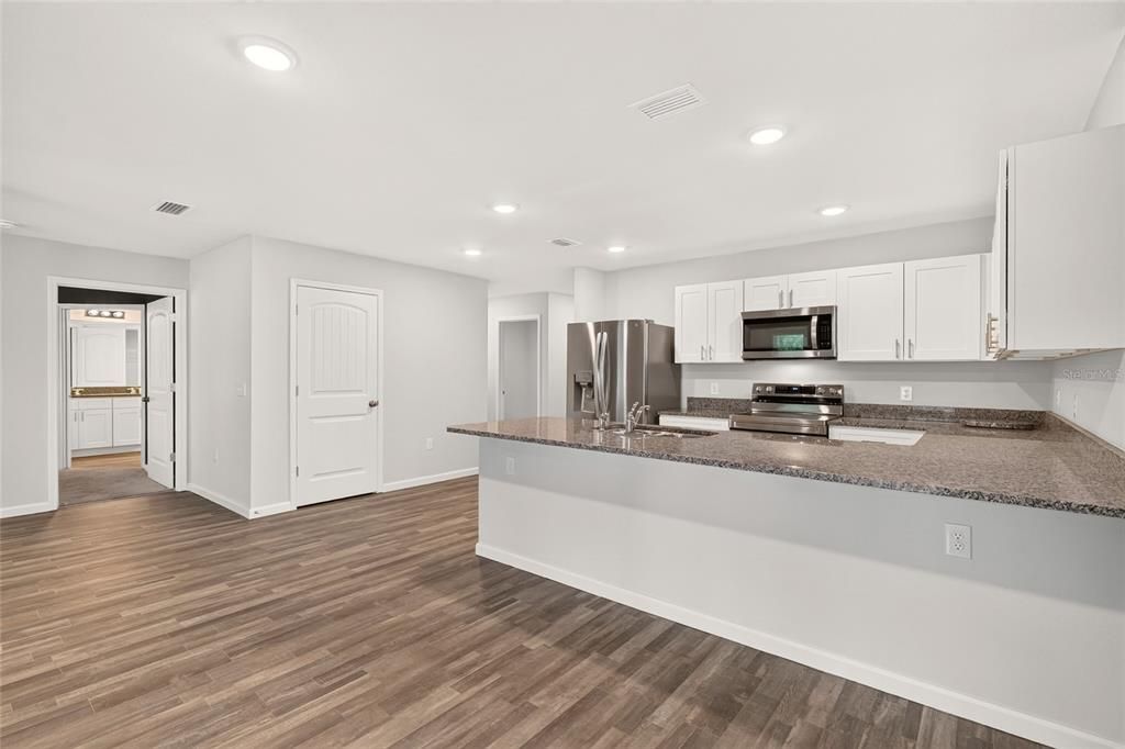 For Sale: $280,000 (4 beds, 2 baths, 1602 Square Feet)