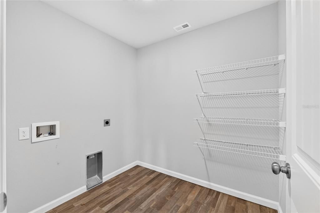 For Sale: $280,000 (4 beds, 2 baths, 1602 Square Feet)
