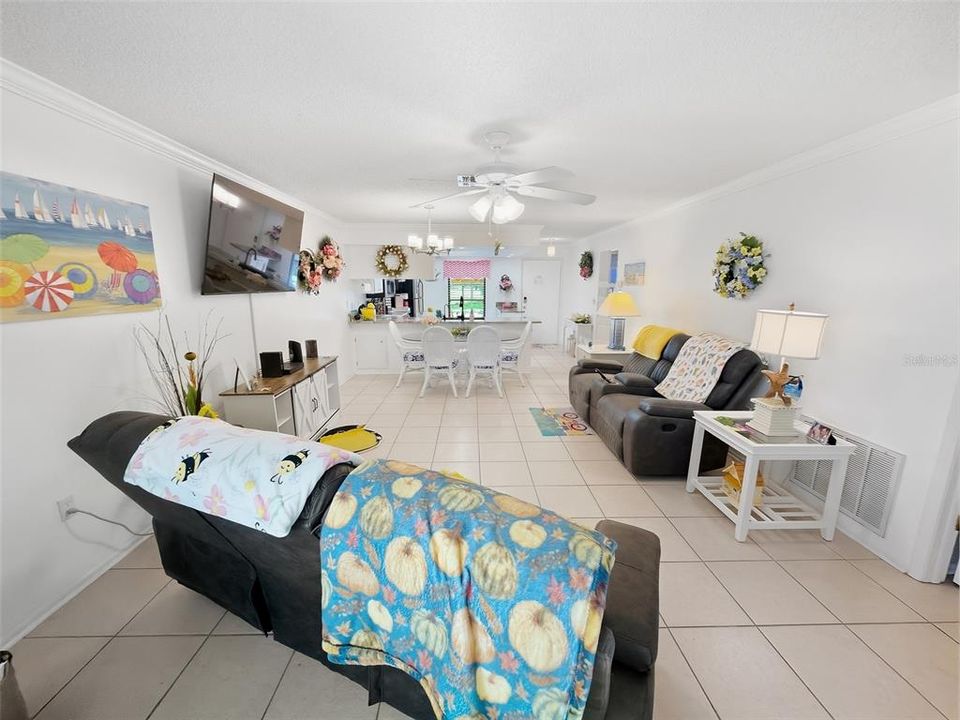 En Venta: $148,900 (2 camas, 2 baños, 1125 Pies cuadrados)