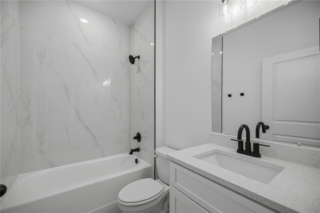 На продажу: $305,000 (4 спален, 3 ванн, 1805 Квадратных фут)