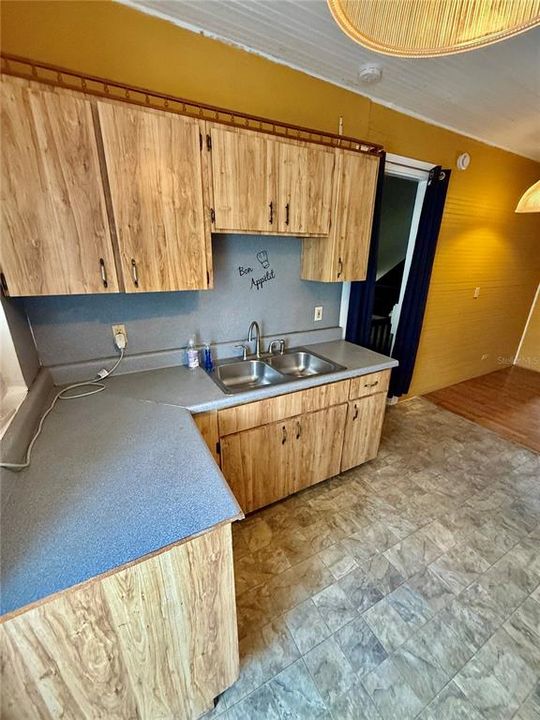 For Rent: $1,000 (1 beds, 1 baths, 600 Square Feet)
