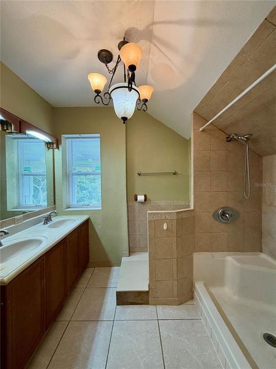 For Rent: $1,000 (1 beds, 1 baths, 600 Square Feet)