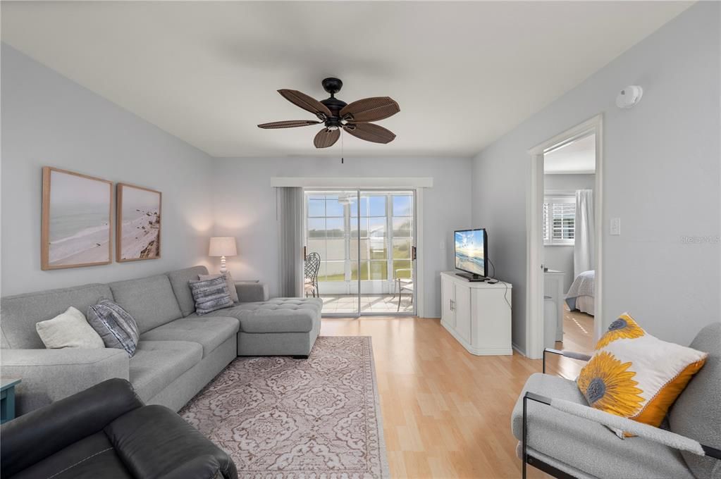 For Sale: $139,000 (2 beds, 2 baths, 1044 Square Feet)