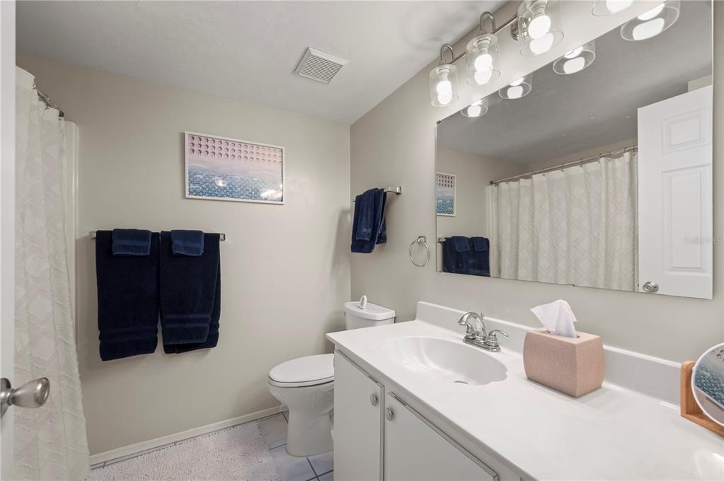 For Sale: $139,000 (2 beds, 2 baths, 1044 Square Feet)