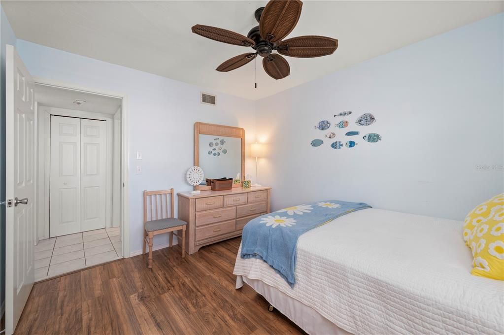 For Sale: $139,000 (2 beds, 2 baths, 1044 Square Feet)