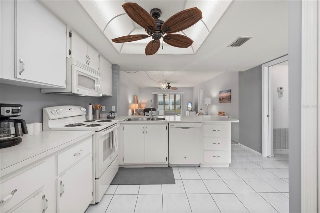 For Sale: $139,000 (2 beds, 2 baths, 1044 Square Feet)