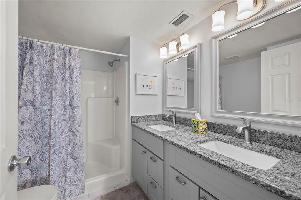 For Sale: $139,000 (2 beds, 2 baths, 1044 Square Feet)