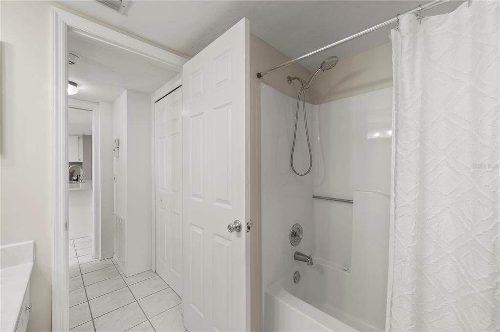 For Sale: $139,000 (2 beds, 2 baths, 1044 Square Feet)