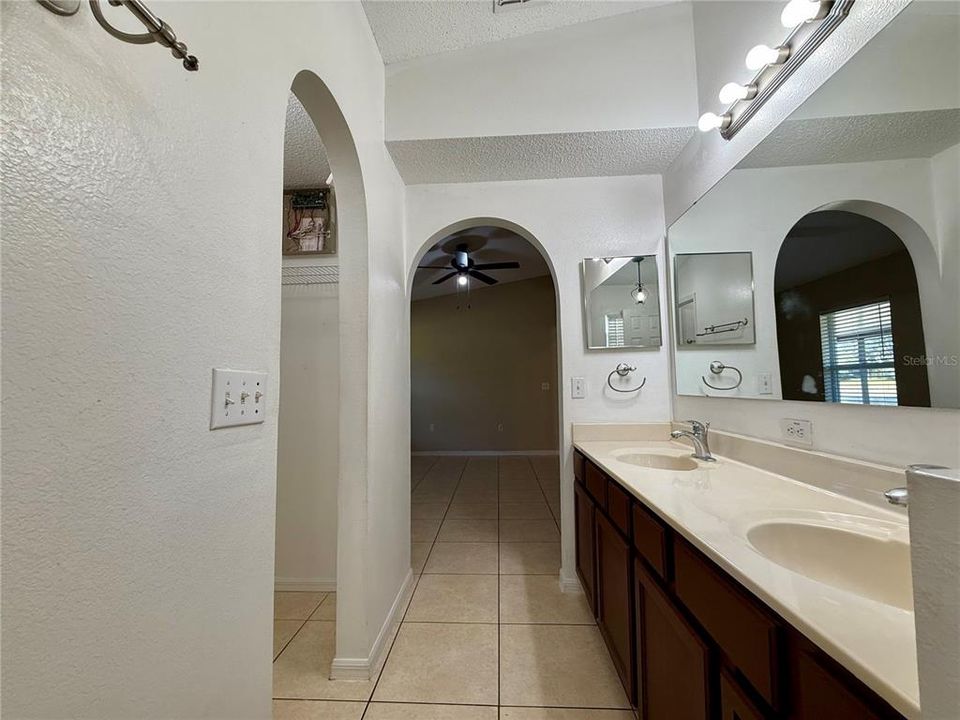 En Venta: $385,000 (3 camas, 2 baños, 1636 Pies cuadrados)