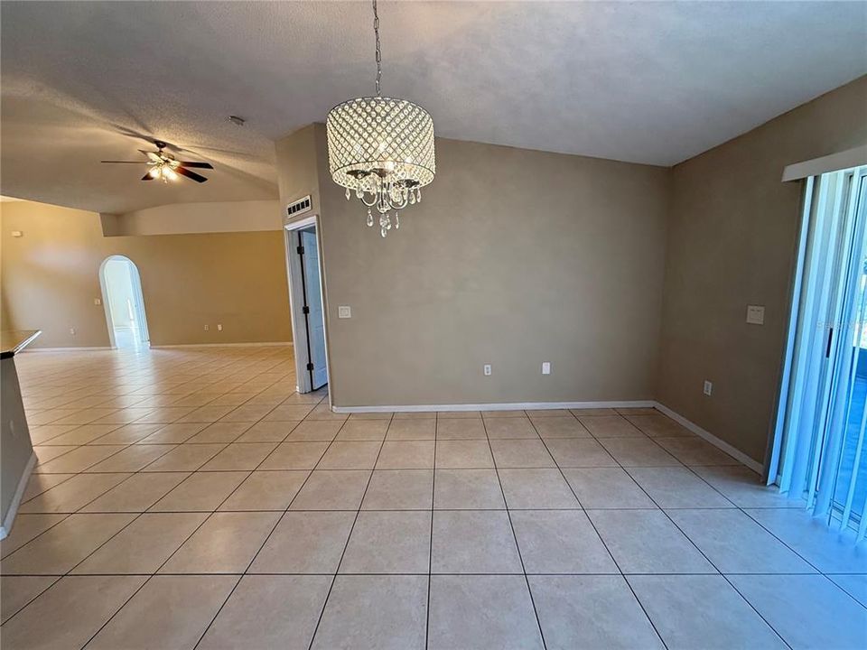 En Venta: $385,000 (3 camas, 2 baños, 1636 Pies cuadrados)