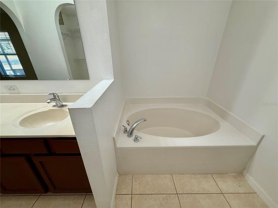 En Venta: $385,000 (3 camas, 2 baños, 1636 Pies cuadrados)