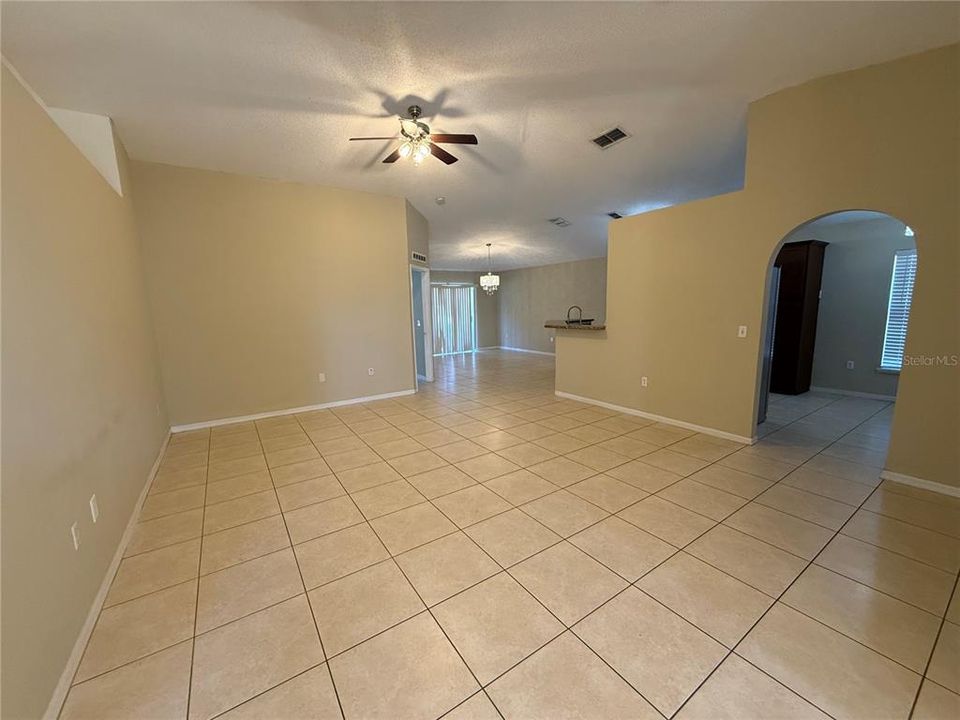 En Venta: $385,000 (3 camas, 2 baños, 1636 Pies cuadrados)