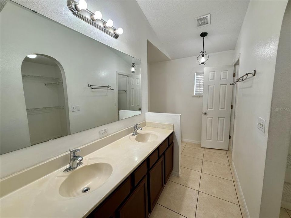 En Venta: $385,000 (3 camas, 2 baños, 1636 Pies cuadrados)