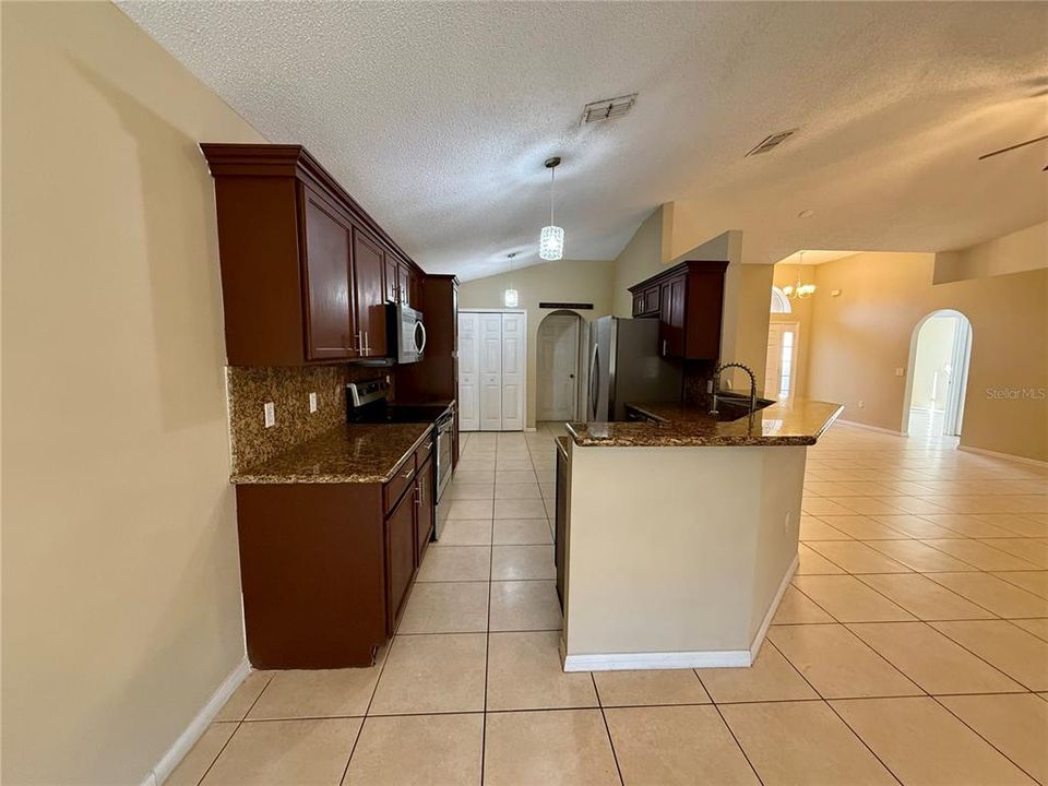 En Venta: $385,000 (3 camas, 2 baños, 1636 Pies cuadrados)