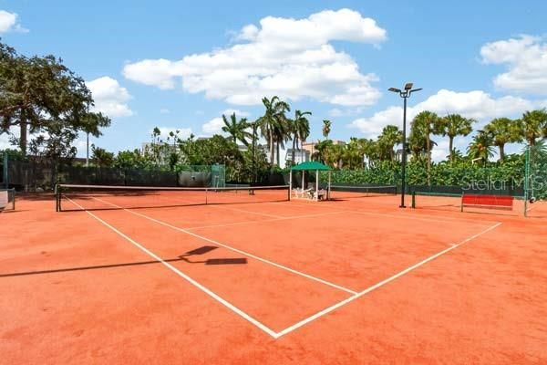En Venta: $929,000 (2 camas, 2 baños, 1833 Pies cuadrados)